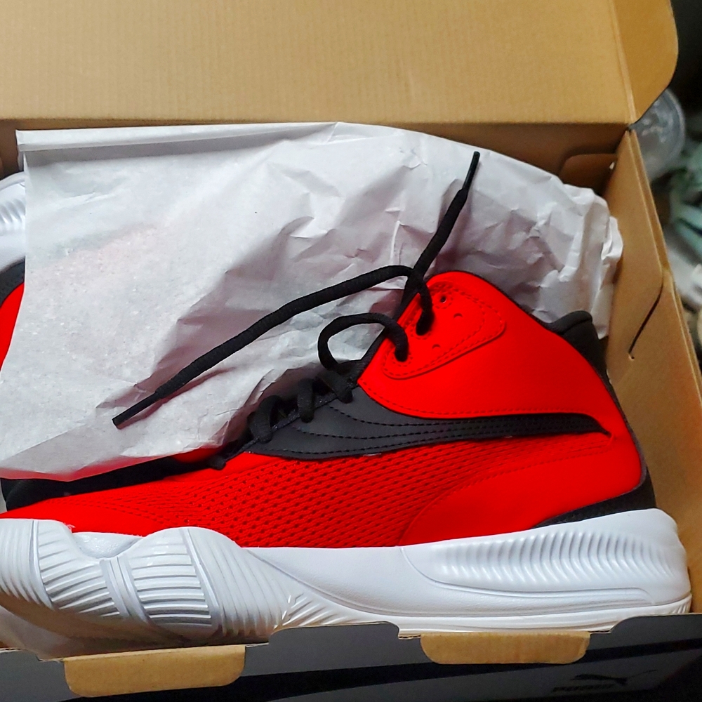 Pumas size 7 juniors